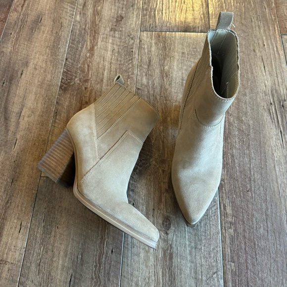 Marc Fisher Marela tan leather pointed toe block heel boots size 6.5 - Picture 2 of 10